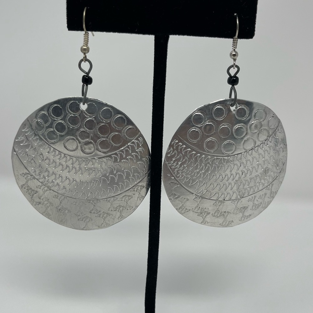 Boho handmade dangle earring in silver.